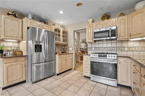 40 W Maple Drive Seville OH 44273