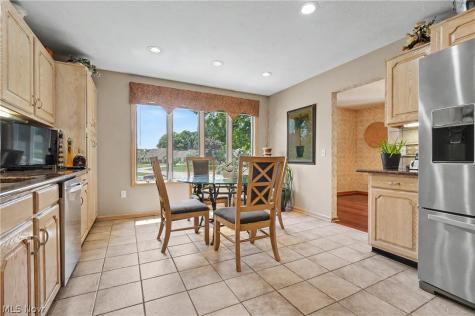 40 W Maple Drive Seville OH 44273