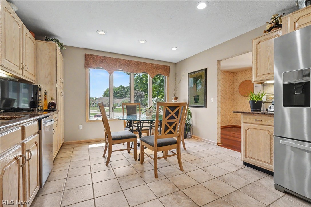 40 W Maple Drive Seville OH 44273