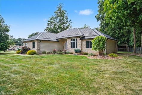 40 W Maple Drive Seville OH 44273