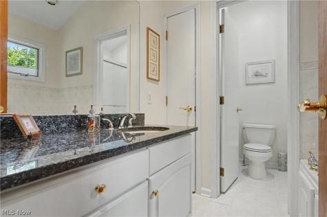40 W Maple Drive Seville OH 44273