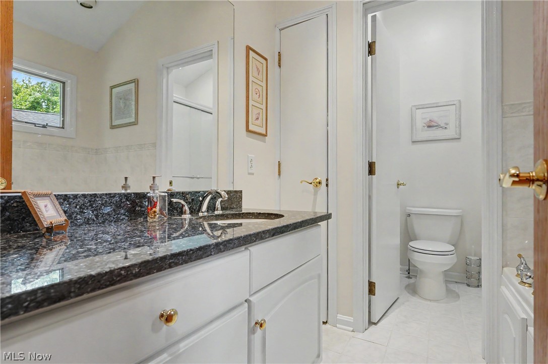 40 W Maple Drive Seville OH 44273