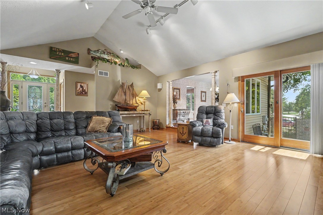 40 W Maple Drive Seville OH 44273