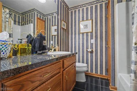40 W Maple Drive Seville OH 44273