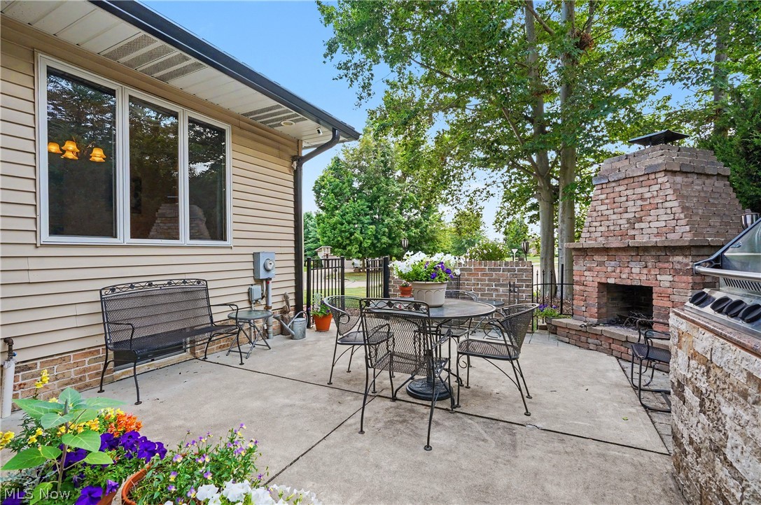 40 W Maple Drive Seville OH 44273