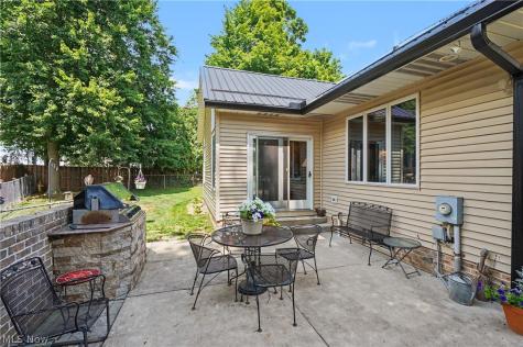 40 W Maple Drive Seville OH 44273