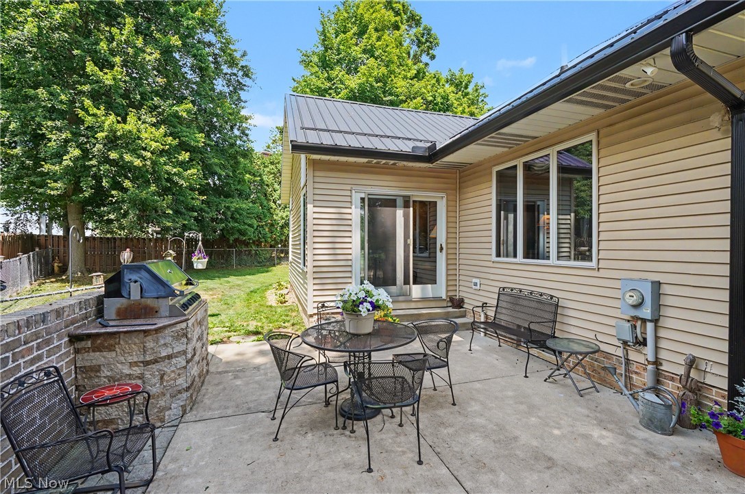 40 W Maple Drive Seville OH 44273