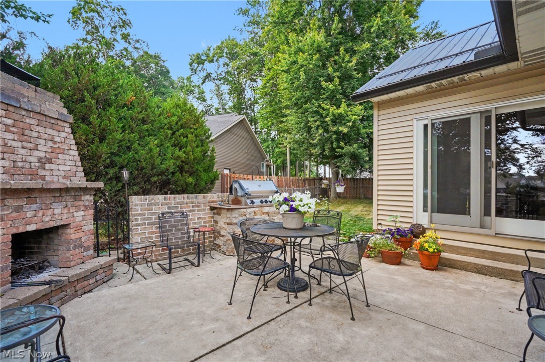 40 W Maple Drive Seville OH 44273