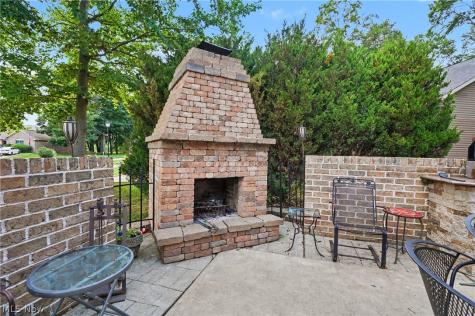 40 W Maple Drive Seville OH 44273