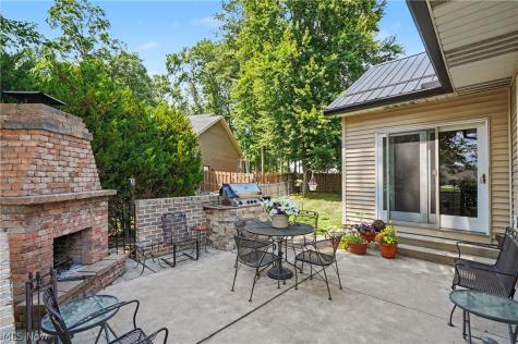 40 W Maple Drive Seville OH 44273
