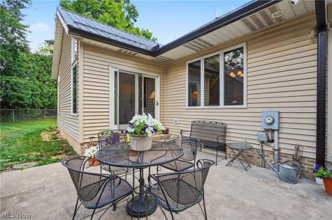 40 W Maple Drive Seville OH 44273