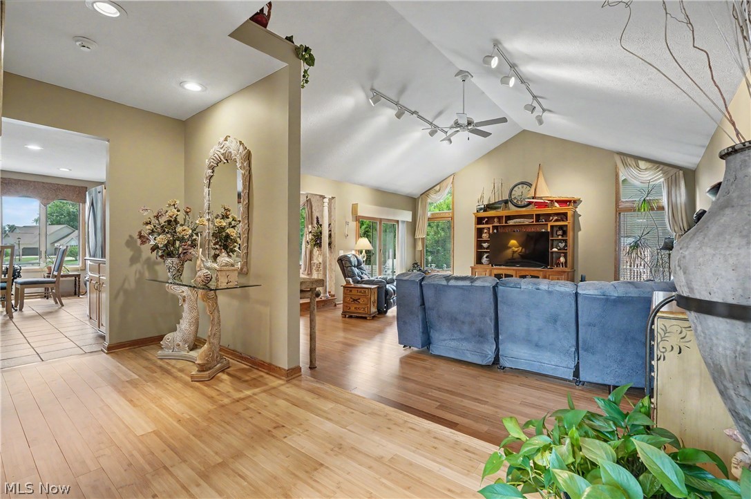 40 W Maple Drive Seville OH 44273