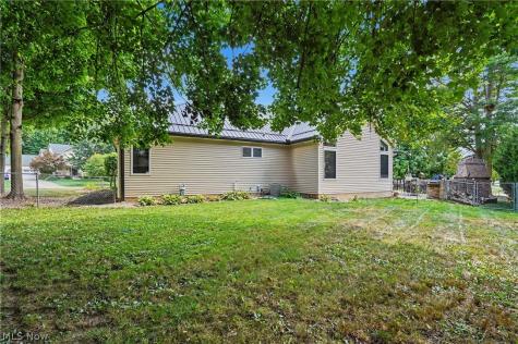 40 W Maple Drive Seville OH 44273