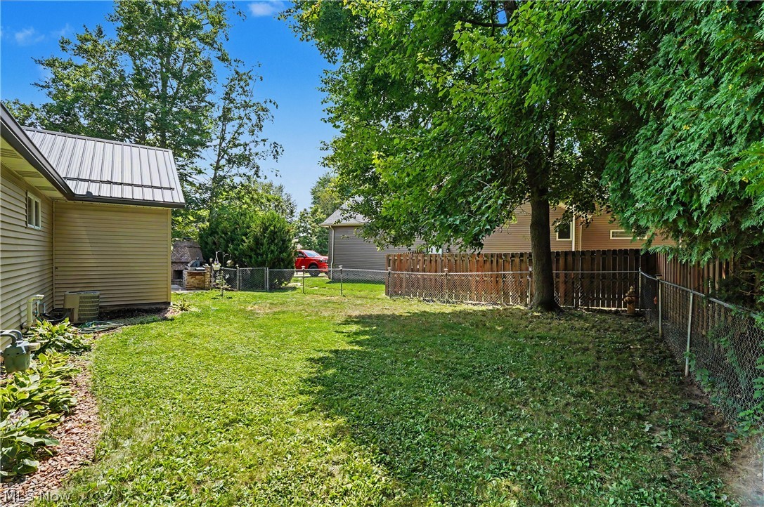 40 W Maple Drive Seville OH 44273