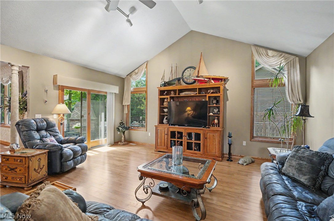 40 W Maple Drive Seville OH 44273
