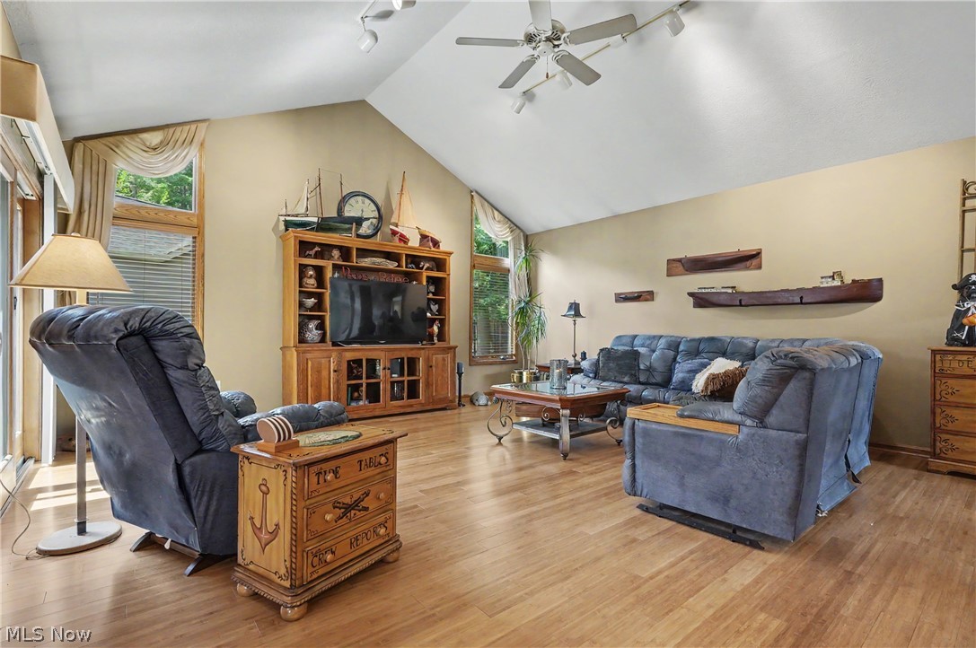 40 W Maple Drive Seville OH 44273
