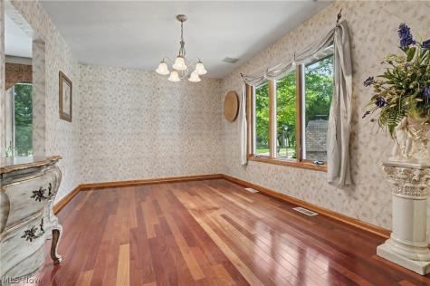 40 W Maple Drive Seville OH 44273