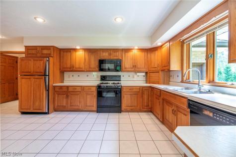 6986 Kingscote Park Independence OH 44131