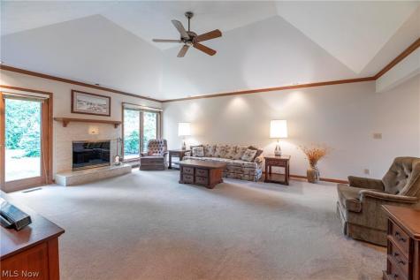 6986 Kingscote Park Independence OH 44131