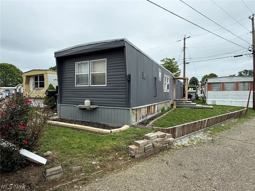 614 Karen Avenue NW New Philadelphia OH 44663