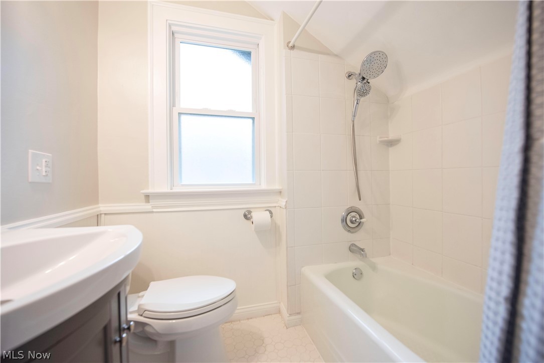 2187 Arthur Avenue Lakewood OH 44107