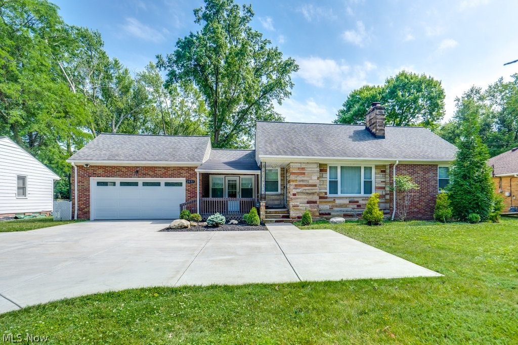 2031 W Pleasant Valley Road Parma OH 44134