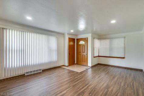 2031 W Pleasant Valley Road Parma OH 44134