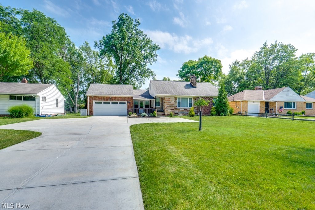 2031 W Pleasant Valley Road Parma OH 44134