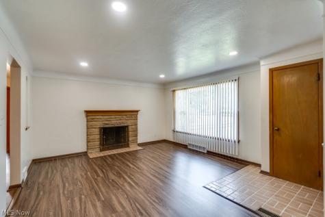 2031 W Pleasant Valley Road Parma OH 44134