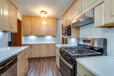 2031 W Pleasant Valley Road Parma OH 44134