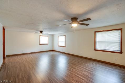 2031 W Pleasant Valley Road Parma OH 44134