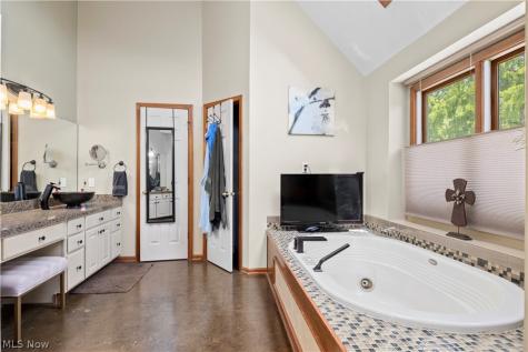 224 Sleepy Hollow Drive Amherst OH 44001