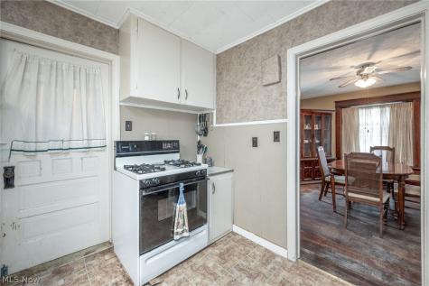 267 W Riddle Avenue Ravenna OH 44266