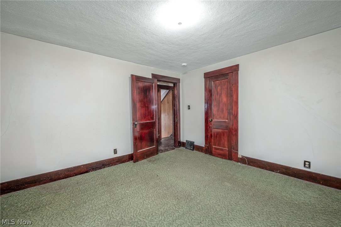 267 W Riddle Avenue Ravenna OH 44266