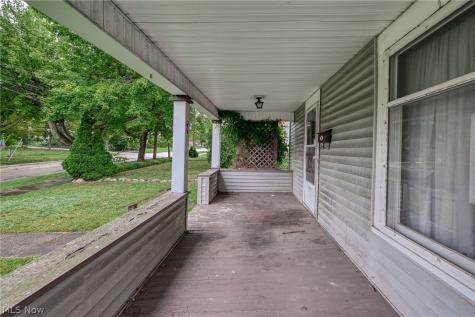 267 W Riddle Avenue Ravenna OH 44266