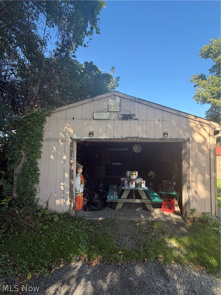 15 E 2nd Street Niles OH 44446