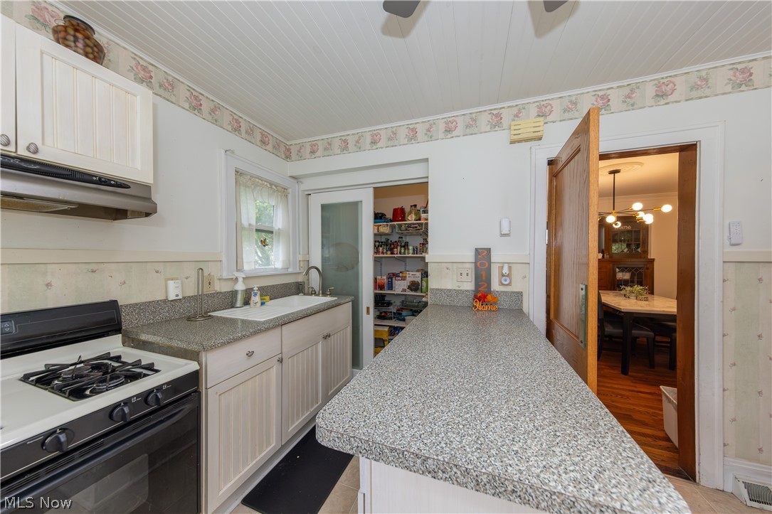 2012 Marlindale Road Cleveland Heights OH 44118