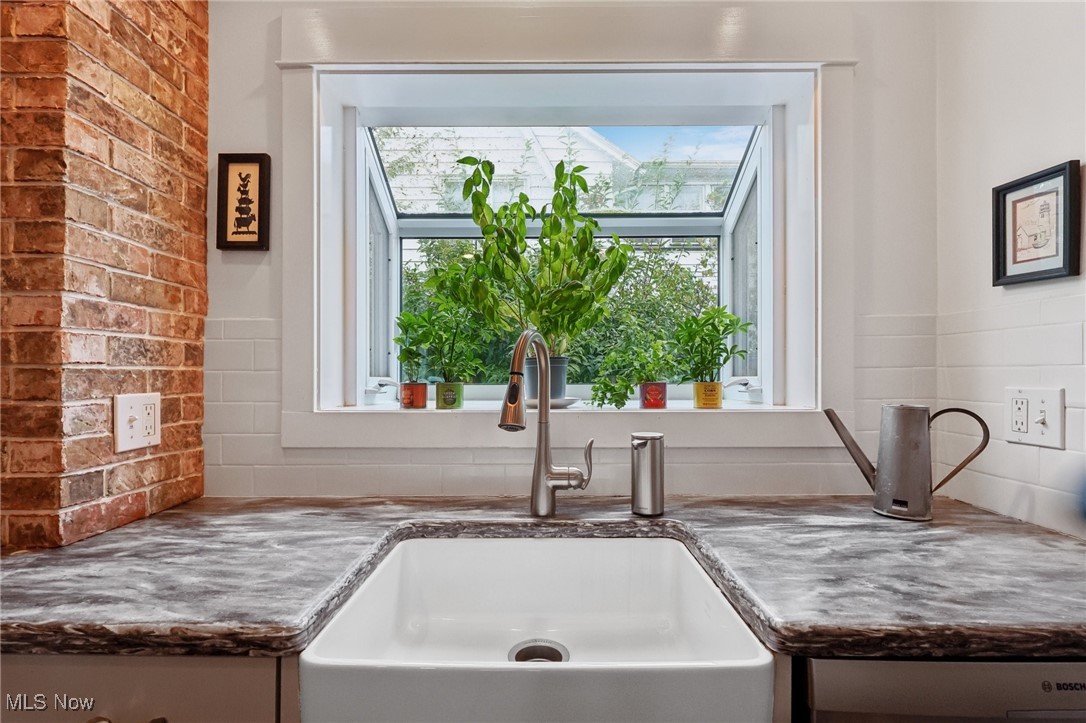 1503 Chesterland Avenue Lakewood OH 44107