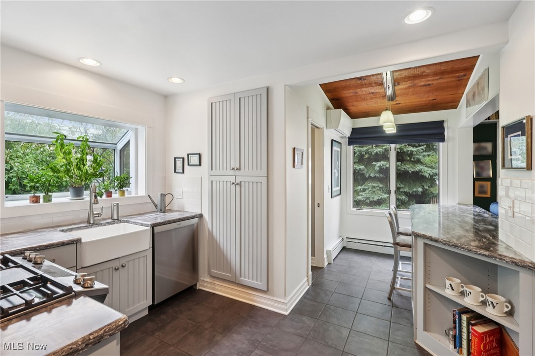 1503 Chesterland Avenue Lakewood OH 44107