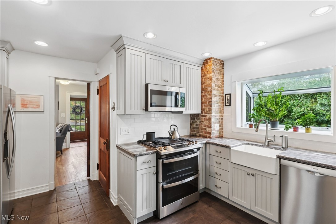 1503 Chesterland Avenue Lakewood OH 44107