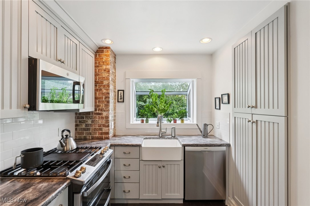 1503 Chesterland Avenue Lakewood OH 44107