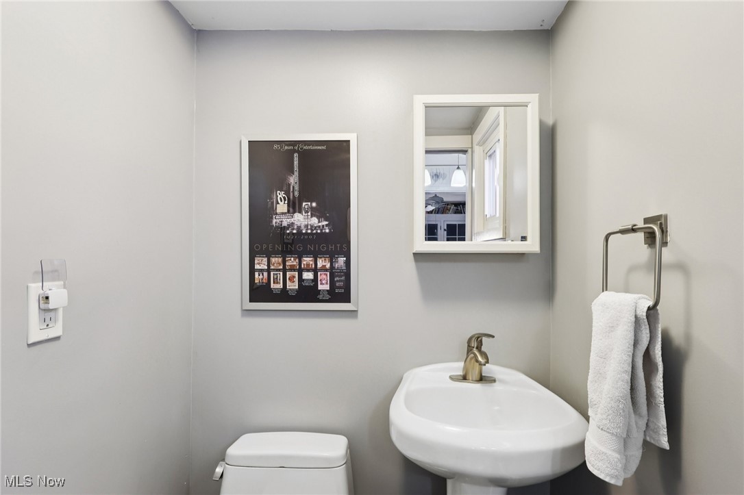 1503 Chesterland Avenue Lakewood OH 44107