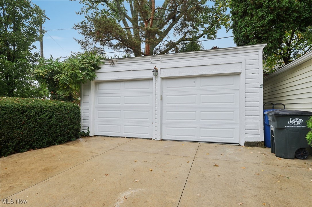 1503 Chesterland Avenue Lakewood OH 44107