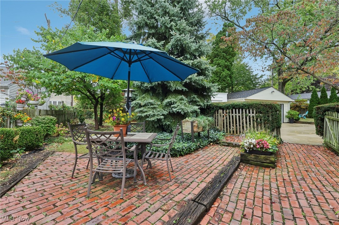 1503 Chesterland Avenue Lakewood OH 44107