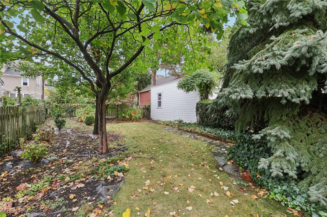 1503 Chesterland Avenue Lakewood OH 44107