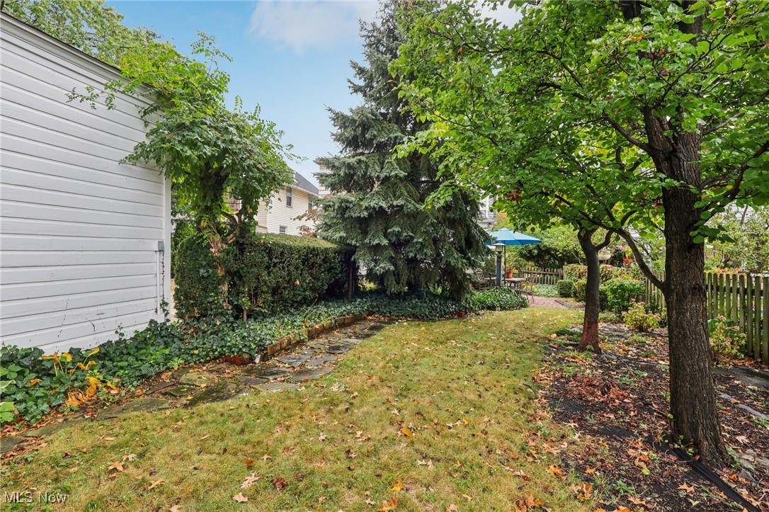 1503 Chesterland Avenue Lakewood OH 44107