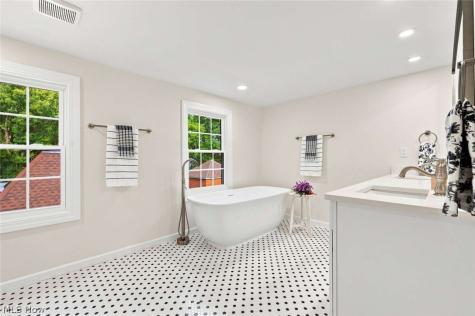 2606 Edgerton Road University Heights OH 44118
