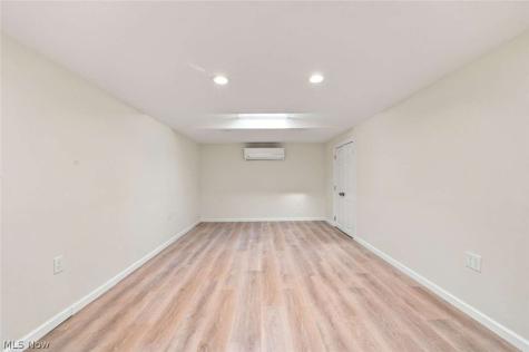 2606 Edgerton Road University Heights OH 44118