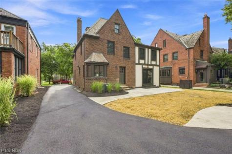2606 Edgerton Road University Heights OH 44118