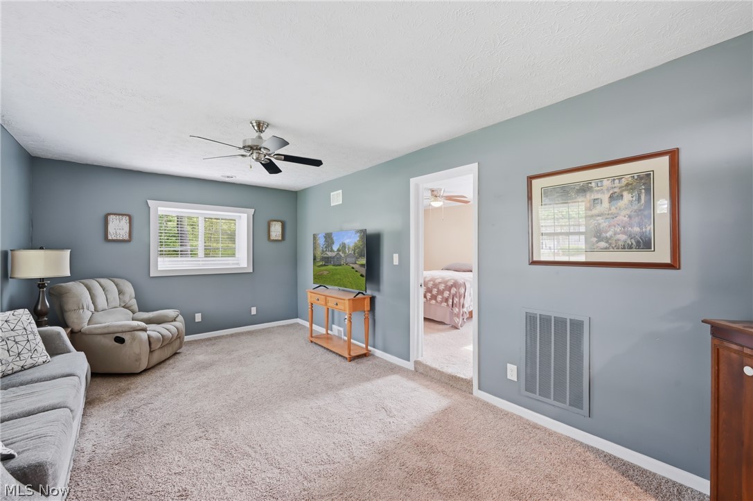 3635 Homewood Avenue Hubbard OH 44425